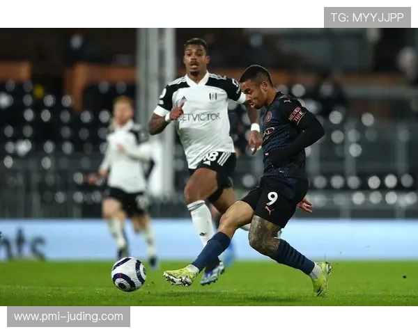 斯通斯与迪亚斯：技术型与指挥型中卫的战术角色差异解析