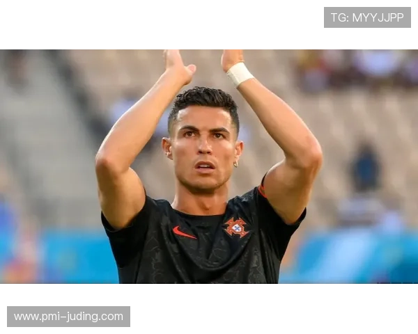 滕哈格顽固战术让曼联陷入危机：豪门挣扎，中场软肋暴露争冠无力