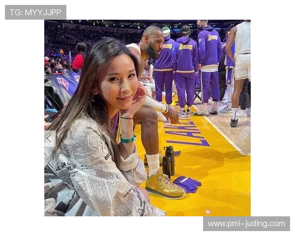 费钰婷训练间隙穿这么豪，普通球迷直接怀疑身份了吧？